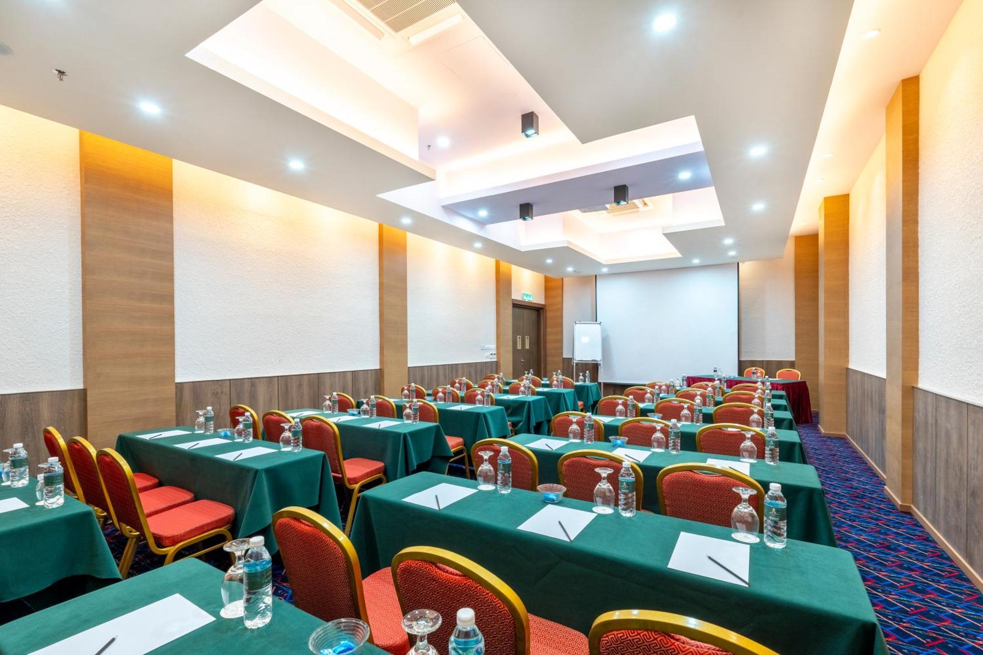 Arena Premier Hotel Seremban Ngoại thất bức ảnh